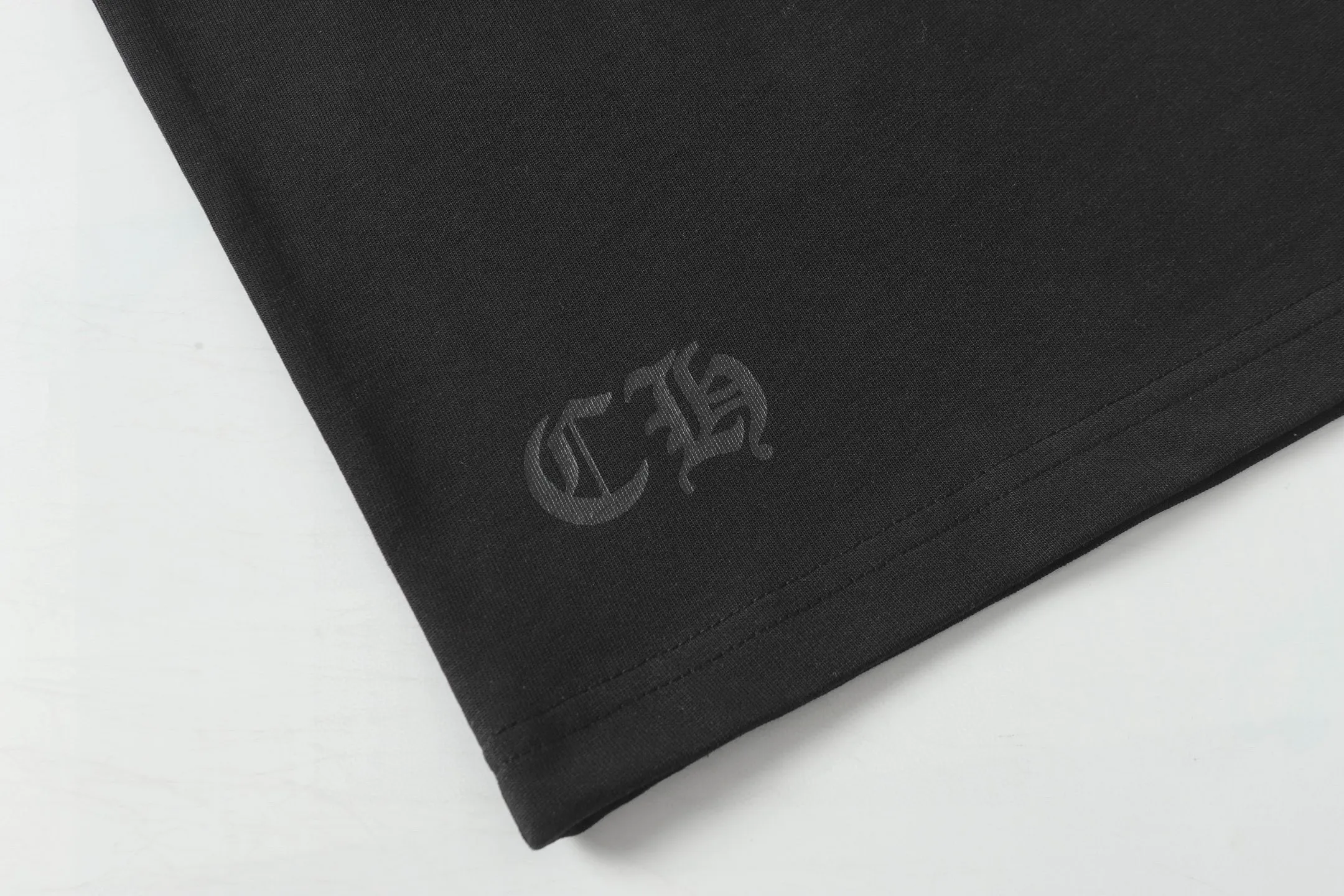 🅿️170 Chrome hearts ch Chrome hearts horseshoe painted cross short-sleeved T-shirt. Large version, loose and stylish, low version, slim and long version, upper body and crotch pull. 100% commitment: top quality, not fast food. The highest version on the market. Top quality, 280g, 26 custom-dyed double yarn cotton, same style for men and women, complete with three standards. Color: black, white Size: XS-L